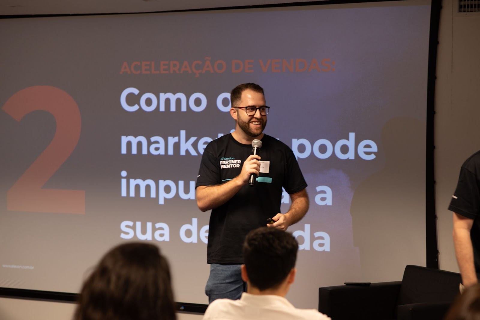 Foto do palestrando Lucas Rocha, localizado no conteúdo sobre digital leaders.